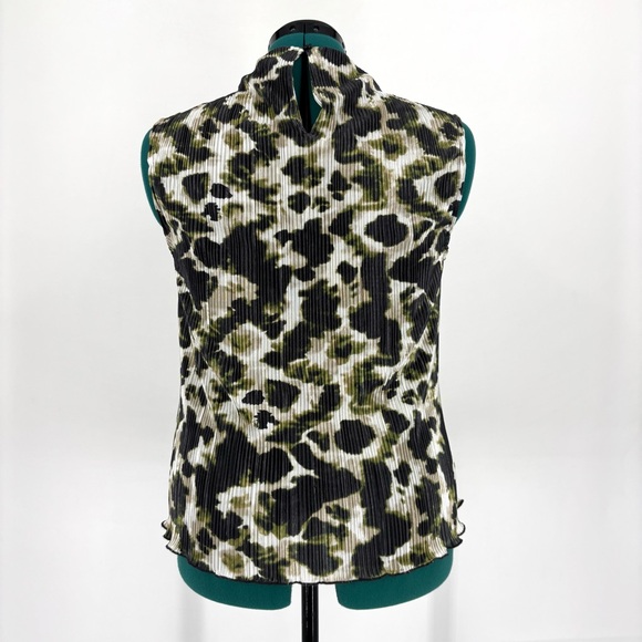 DKNY NWT Cream, Green, and Black Crinkled High Neck Sleeveless Top, Medium - Picture 8 of 16